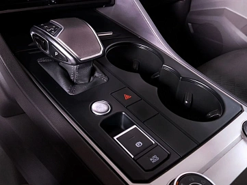 Volkswagen Touareg, 2018г., полный привод, автомат