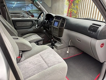 Toyota Land Cruiser, 2006г., полный привод, механика
