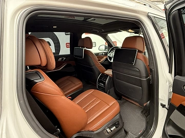 BMW X7, 2022г., передний привод, автомат