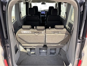 Honda Stepwgn, 2018г., передний привод, вариатор