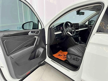 Volkswagen Tiguan, 2022г., передний привод, робот