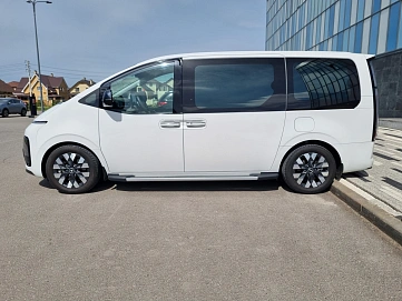 Hyundai Staria, 2024г., передний привод, автомат