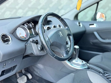 Peugeot 308, 2010г., передний привод, автомат