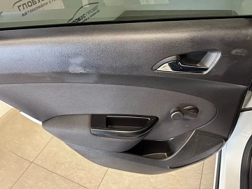 Opel Astra, 2011г., передний привод, механика