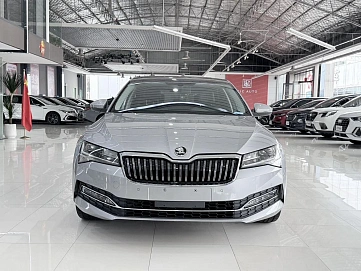 Skoda Superb, 2022г., передний привод, робот