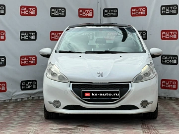 Peugeot 208, 2013г., передний привод, автомат