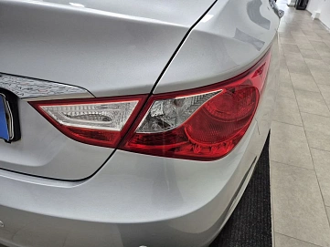 Hyundai Sonata, 2011г., передний привод, автомат