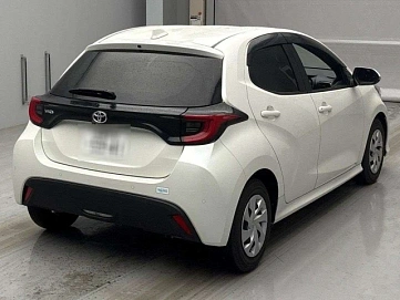 Toyota Yaris, 2023г., передний привод, вариатор