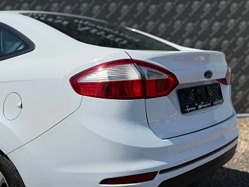 Ford Fiesta, 2015г., передний привод, робот