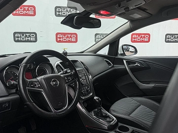 Opel Astra, 2012г., передний привод, механика