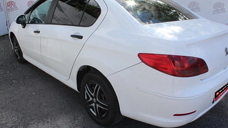 Peugeot 408, 2013г., передний привод, механика