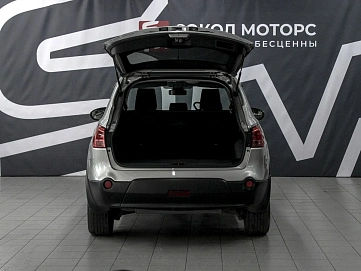 Nissan Qashqai, 2008г., передний привод, механика