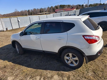 Nissan Qashqai, 2012г., передний привод, вариатор