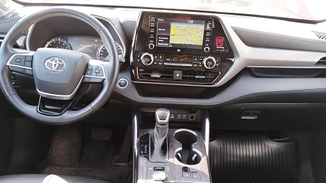 Toyota Highlander, 2021г, полный привод, автомат