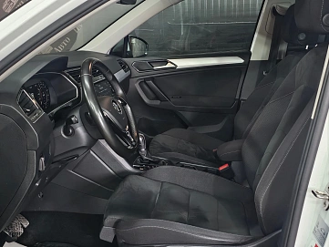Volkswagen Tiguan, 2018г., полный привод, робот