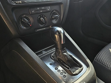 Volkswagen Jetta, 2013г., передний привод, автомат