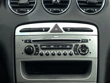 Peugeot 308, 2008г., передний привод, механика