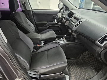 Mitsubishi Outlander, 2010г., передний привод, вариатор