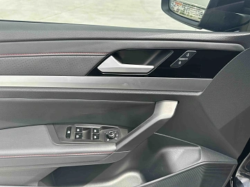 Volkswagen Lavida, 2023г., передний привод, робот