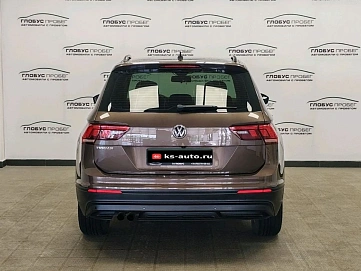 Volkswagen Tiguan, 2020г., передний привод, робот