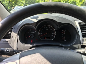 Toyota Hilux, 2012г., полный привод, механика