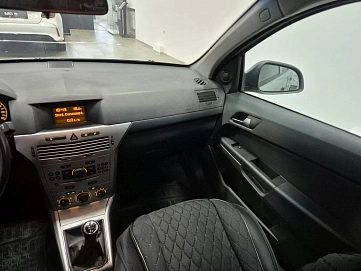 Opel Astra, 2012г., передний привод, механика