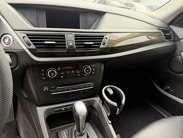BMW X1, 2011г., передний привод, автомат