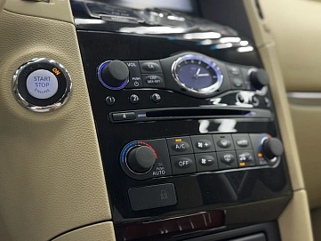 Infiniti QX70, 2016г., полный привод, автомат