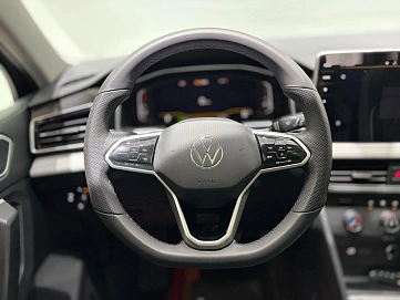 Volkswagen Tiguan, 2022г., передний привод, робот