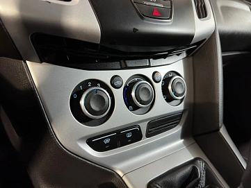 Ford Focus, 2012г., передний привод, механика