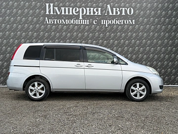 Toyota ISis, 2010г., передний привод, вариатор