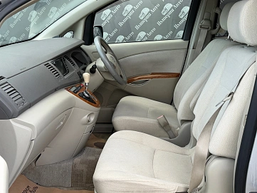 Toyota ISis, 2010г., передний привод, вариатор