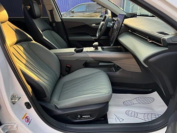 Changan Lamore, 2024г., передний привод, робот
