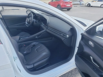 Hyundai Elantra, 2023г., передний привод, вариатор