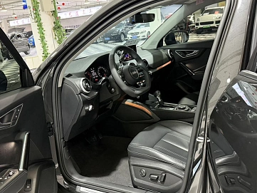 Audi Q2, 2022г, передний привод, робот