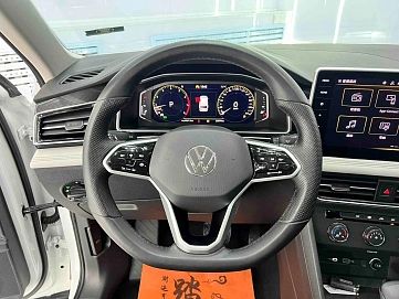 Volkswagen Tiguan, 2022г., передний привод, робот