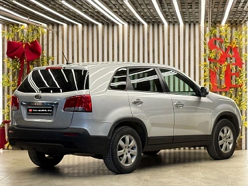 Kia Sorento, 2010г., передний привод, автомат