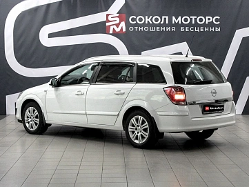 Opel Astra, 2011г., передний привод, робот