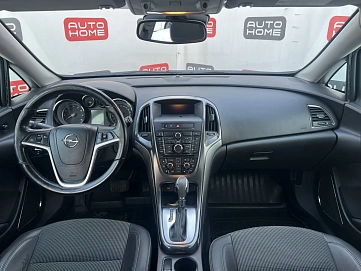 Opel Astra, 2011г., передний привод, автомат