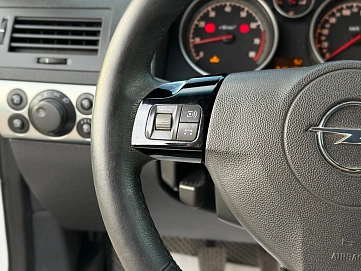 Opel Astra, 2013г., передний привод, механика