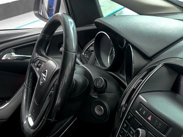 Opel Astra, 2010г., передний привод, автомат
