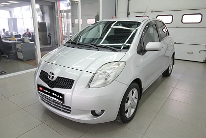 Toyota Yaris, 2008г., передний привод, робот