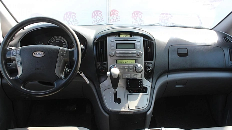 Hyundai Grand Starex, 2009г., передний привод, автомат