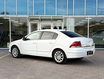 Opel Astra, 2013г., передний привод, механика