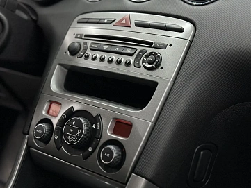 Peugeot 308, 2010г., передний привод, автомат