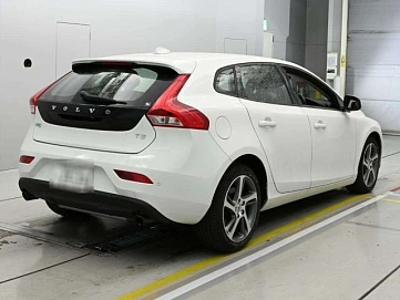 Volvo V40, 2018г., передний привод, автомат