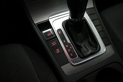 Volkswagen Passat, 2011г., передний привод, робот