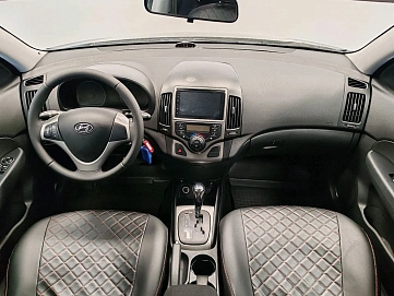 Hyundai i30, 2011г., передний привод, автомат