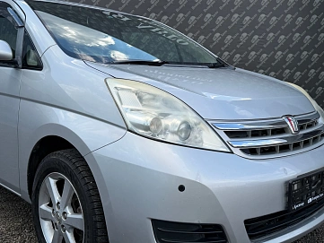 Toyota ISis, 2010г., передний привод, вариатор