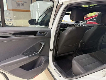 Volkswagen T-Roc, 2021г., полный привод, робот
